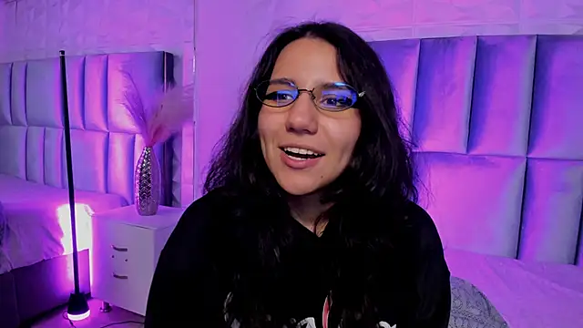 HollyPeach online show from 04-21-26, 01:42