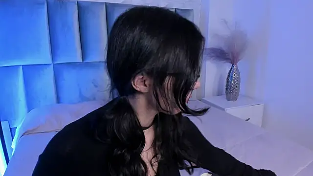 HollyPeach online show from 05-18-26, 07:52