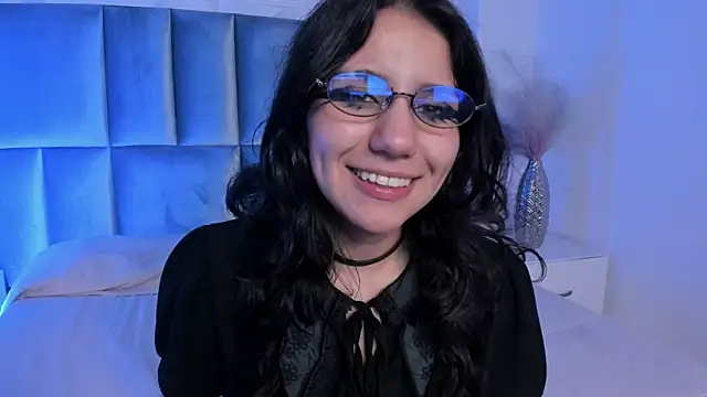 HollyPeach online show from 05-19-26, 01:56