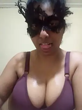 Expose Queen online show from 11-29-25, 06:33