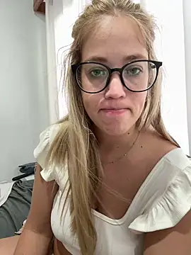 Snapshot of roblondie chatting on 03-02-26, 08:37 roblondie online show from 03-02-26, 08:37