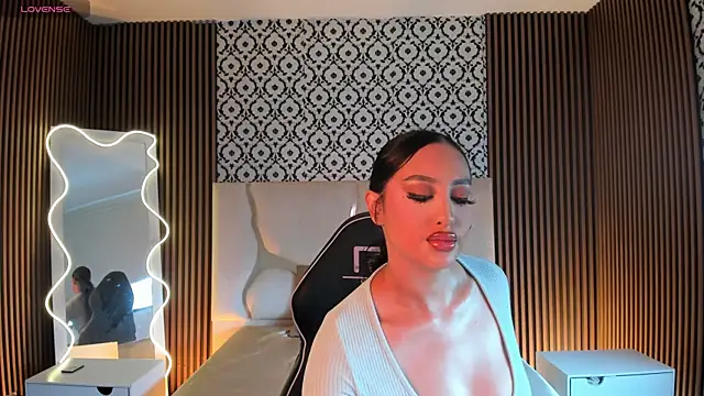 BEELLA TAY1 online show from 04-25-26, 01:52