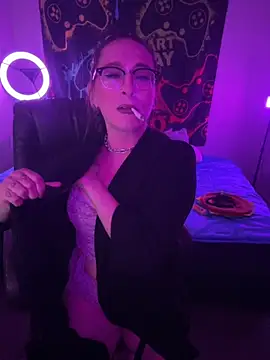 MiniMonroe online show from 10-20-25, 08:37