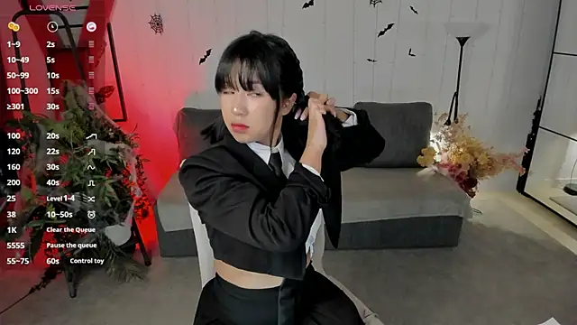 Erika Kim online show from 10-30-25, 06:37