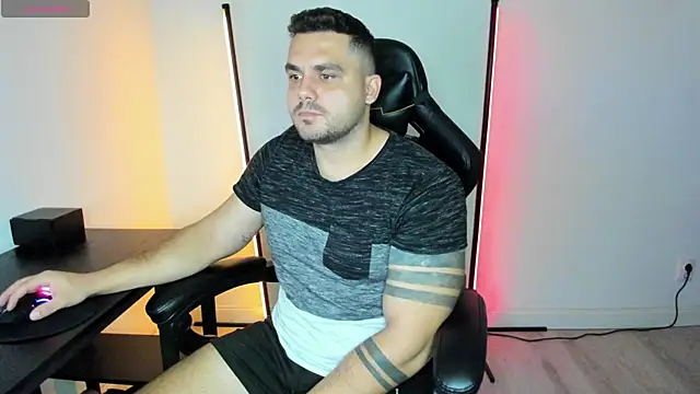 Snapshot of Danielbateson chatting on 10-12-25, 10:47 Danielbateson online show from 10-12-25, 10:47