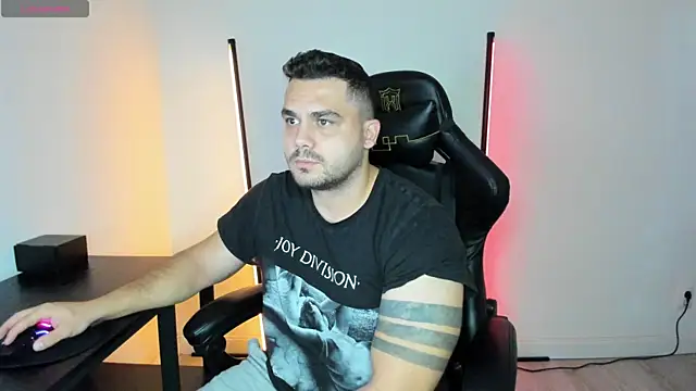 Snapshot of Danielbateson chatting on 10-14-25, 08:48 Danielbateson online show from 10-14-25, 08:48