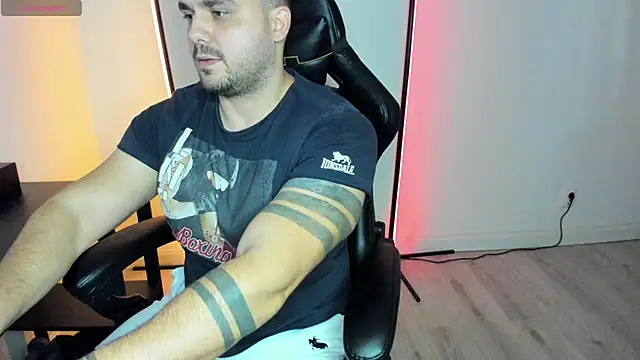 Snapshot of Danielbateson chatting on 10-15-25, 01:55 Danielbateson online show from 10-15-25, 01:55