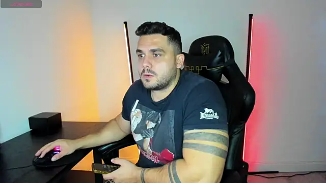 Snapshot of Danielbateson chatting on 10-16-25, 11:33 Danielbateson online show from 10-16-25, 11:33