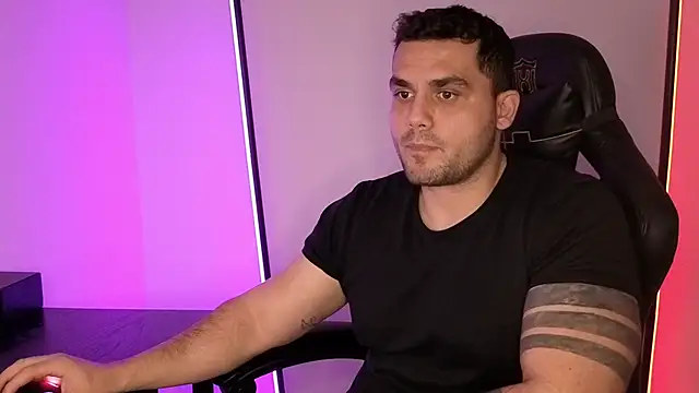 Snapshot of Danielbateson chatting on 01-08-26, 02:19 Danielbateson online show from 01-08-26, 02:19