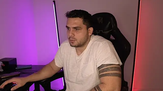 Snapshot of Danielbateson chatting on 01-11-26, 01:05 Danielbateson online show from 01-11-26, 01:05