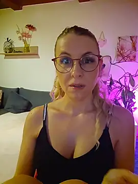 VanessaVoxx online show from 09-19-25, 05:24