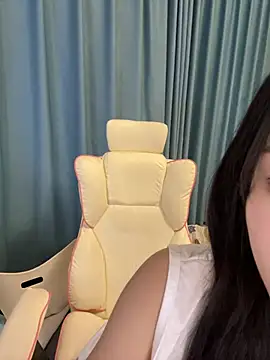 yiyi 3523 online show from 03-08-26, 02:32