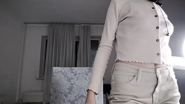 Lyndasilk online show from 11-19-25, 03:12