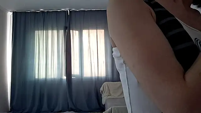 Lyndasilk online show from 04-01-26, 12:17