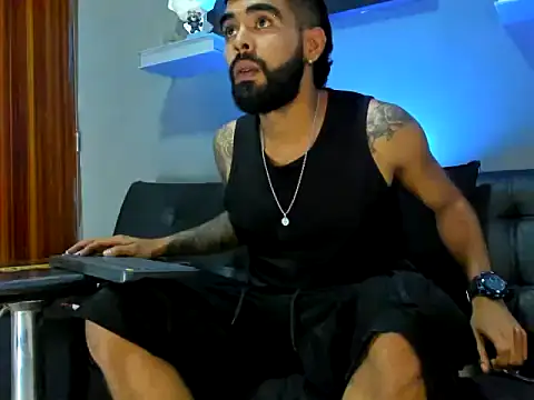 Snapshot of black_kameron_ chatting on 11-06-25, 11:48 black kameron online show from 11-06-25, 11:48