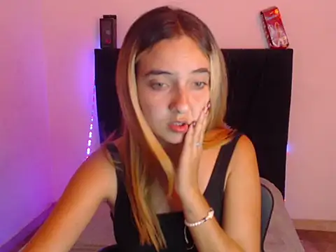 Snapshot of mandyy_petite chatting on 10-17-25, 02:37 mandyy petite online show from 10-17-25, 02:37