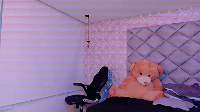 CARO ADAMS1 online show from 12-23-25, 10:13