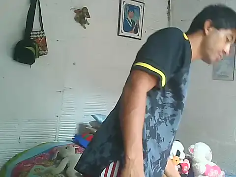 Snapshot of horny_latin_couple1 chatting on 10-17-25, 02:19 horny latin couple1 online show from 10-17-25, 02:19