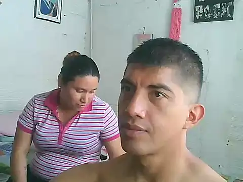 Snapshot of horny_latin_couple1 chatting on 10-29-25, 07:26 horny latin couple1 online show from 10-29-25, 07:26