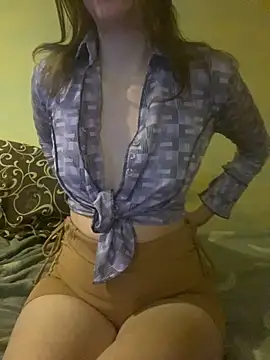 Snapshot of KittieCreme chatting on 11-08-25, 01:11 KittieCreme online show from 11-08-25, 01:11