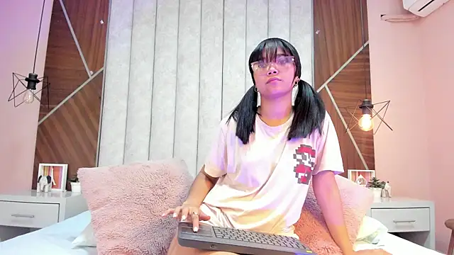 Snapshot of Mariana-Torres chatting on 12-04-25, 12:25 Mariana-Torres online show from 12-04-25, 12:25