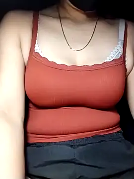 YiyinLy online show from 10-20-25, 08:20