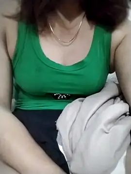 YiyinLy online show from 10-30-25, 08:38