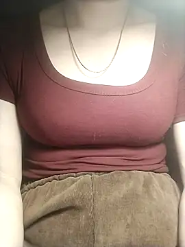 YiyinLy online show from 12-15-25, 04:17