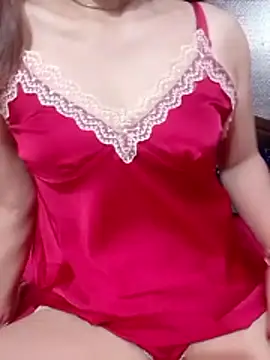 Snapshot of YiyinLy chatting on 06-17-26, 01:52 YiyinLy online show from 06-17-26, 01:52