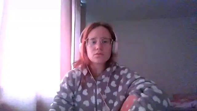 LuckySLove online show from 06-08-26, 05:35