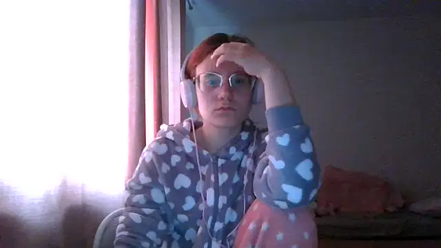 LuckySLove online show from 06-17-26, 05:25