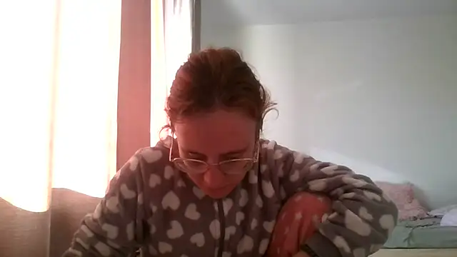 LuckySLove online show from 06-18-26, 04:33