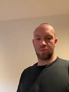 Missleil online show from 10-31-25, 03:35