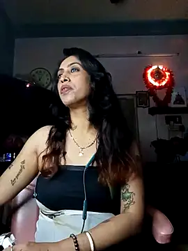 Darling Annie online show from 12-17-25, 06:58