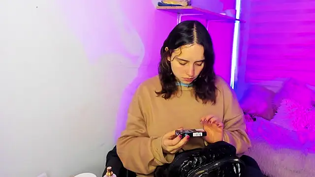 Emily Lindey online show from 11-20-25, 03:07