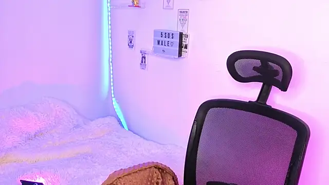 Emily Lindey online show from 02-19-26, 08:21