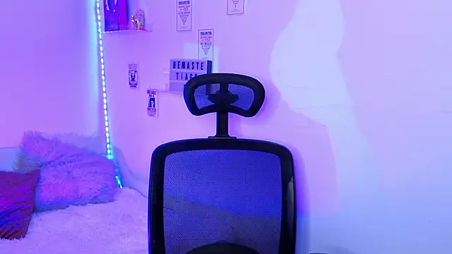 Emily Lindey online show from 03-08-26, 05:33