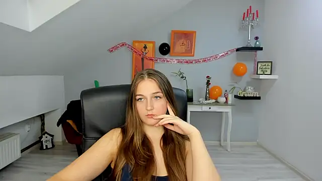 AnneWilsonn online show from 10-29-25, 12:29