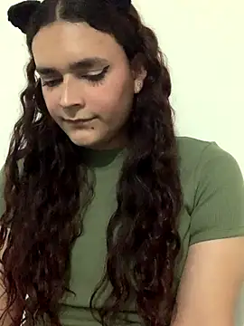 Snapshot of La-Gatiita-trans chatting on 12-05-25, 04:21 La-Gatiita-trans online show from 12-05-25, 04:21