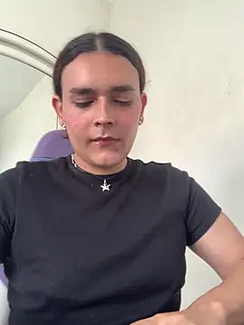 Snapshot of La-Gatiita-trans chatting on 12-21-25, 05:42 La-Gatiita-trans online show from 12-21-25, 05:42