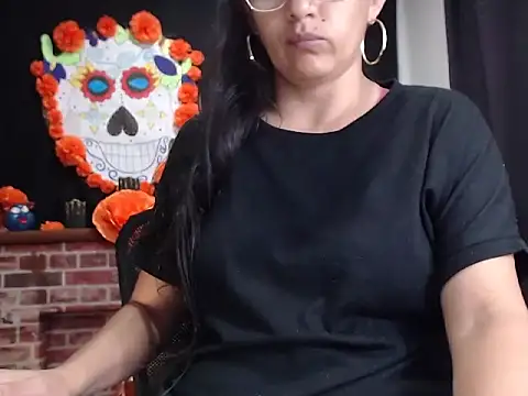 Lucyy Naugthy online show from 11-19-25, 12:05