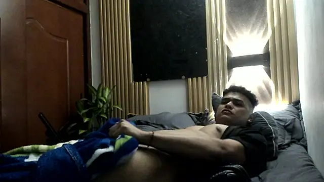 Snapshot of rexforctz chatting on 11-25-25, 08:25 rexforctz online show from 11-25-25, 08:25