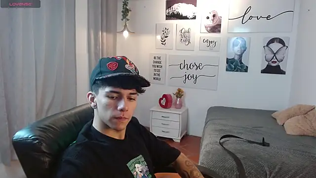 AmethystShadow17 online show from 11-11-25, 03:23