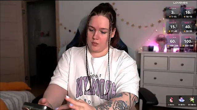 Snapshot of SummerTina chatting on 02-24-25, 03:31 SummerTina online show from 02-24-25, 03:31