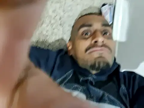 Snapshot of hardsddsosn chatting on 11-02-25, 09:00 hardsddsosn online show from 11-02-25, 09:00