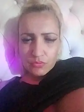 Snapshot of Nicolle_Amor chatting on 02-25-26, 04:44 Nicolle Amor online show from 02-25-26, 04:44