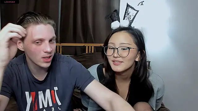 Snapshot of Blossomandbee chatting on 11-23-25, 10:31 Blossomandbee online show from 11-23-25, 10:31