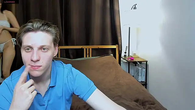 Snapshot of Blossomandbee chatting on 11-26-25, 10:11 Blossomandbee online show from 11-26-25, 10:11