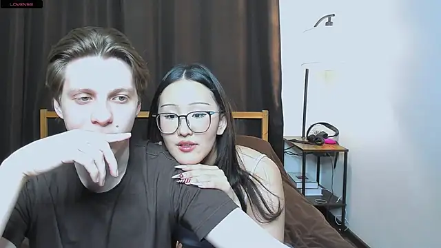 Snapshot of Blossomandbee chatting on 01-07-26, 11:29 Blossomandbee online show from 01-07-26, 11:29