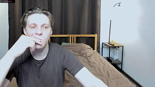 Snapshot of Blossomandbee chatting on 01-09-26, 12:24 Blossomandbee online show from 01-09-26, 12:24